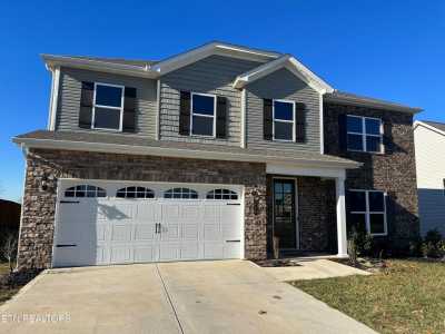 Home For Sale in Lenoir City, Tennessee