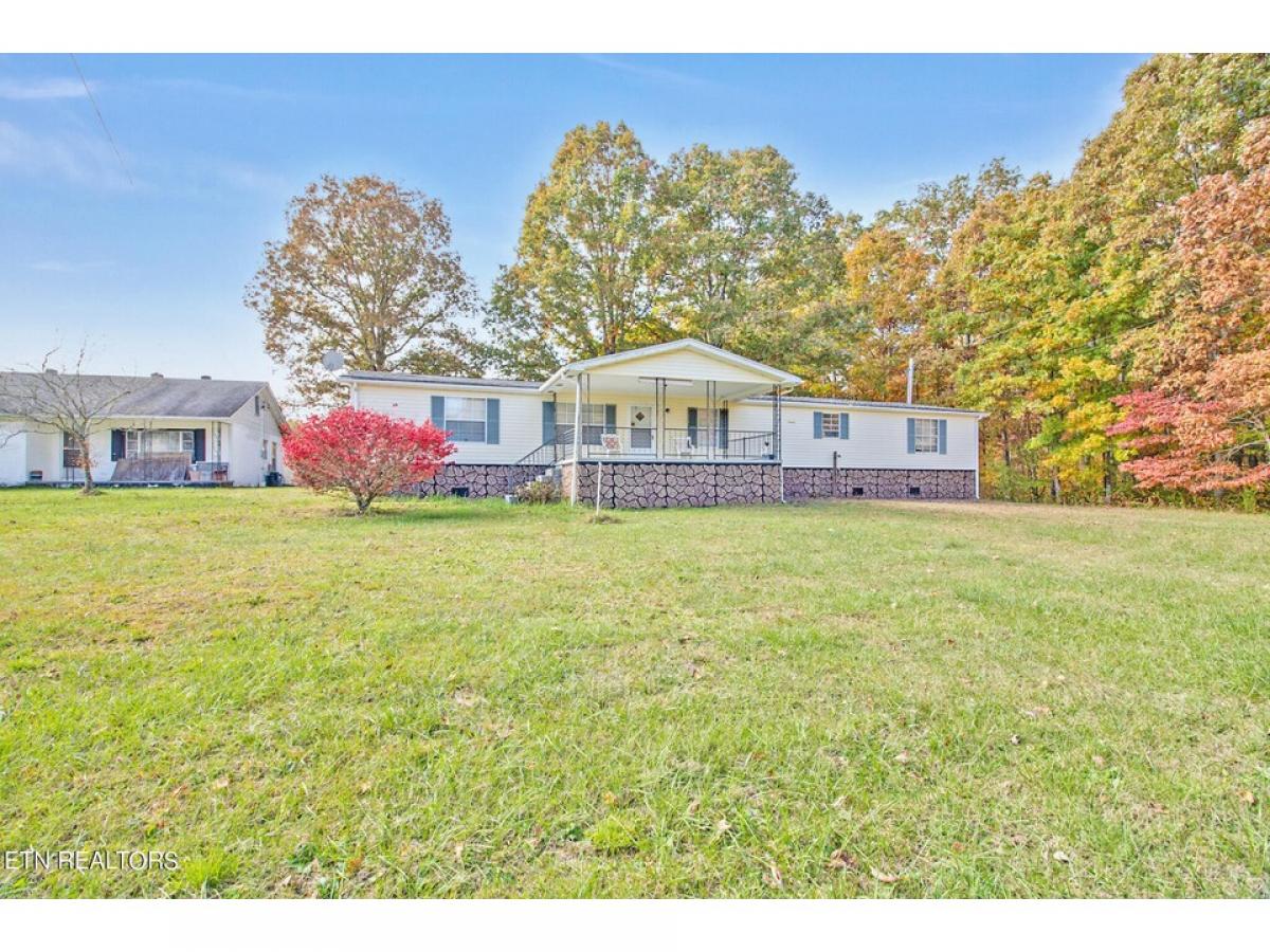 Picture of Home For Sale in Deer Lodge, Tennessee, United States