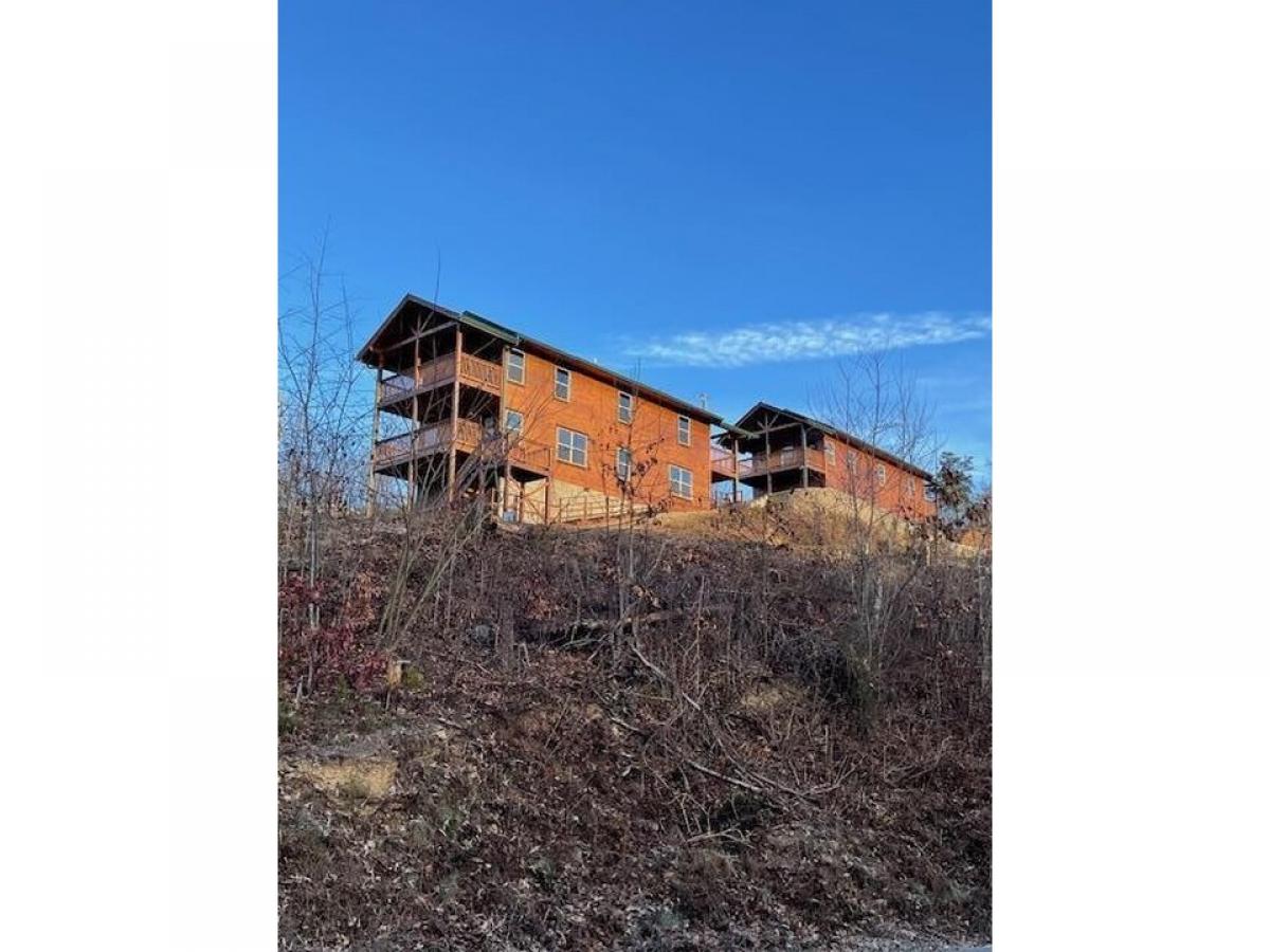 Picture of Home For Sale in Gatlinburg, Tennessee, United States