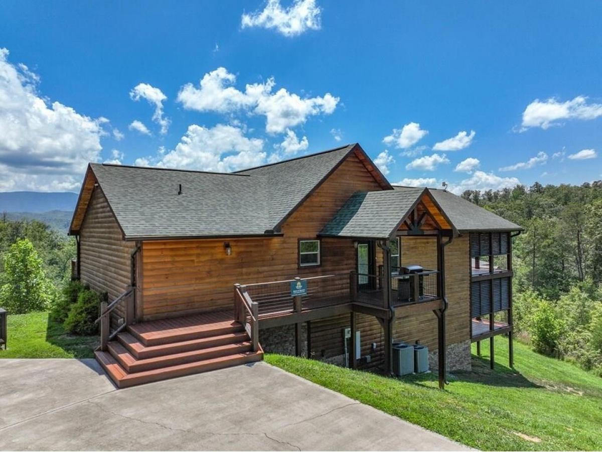 Picture of Home For Sale in Sevierville, Tennessee, United States