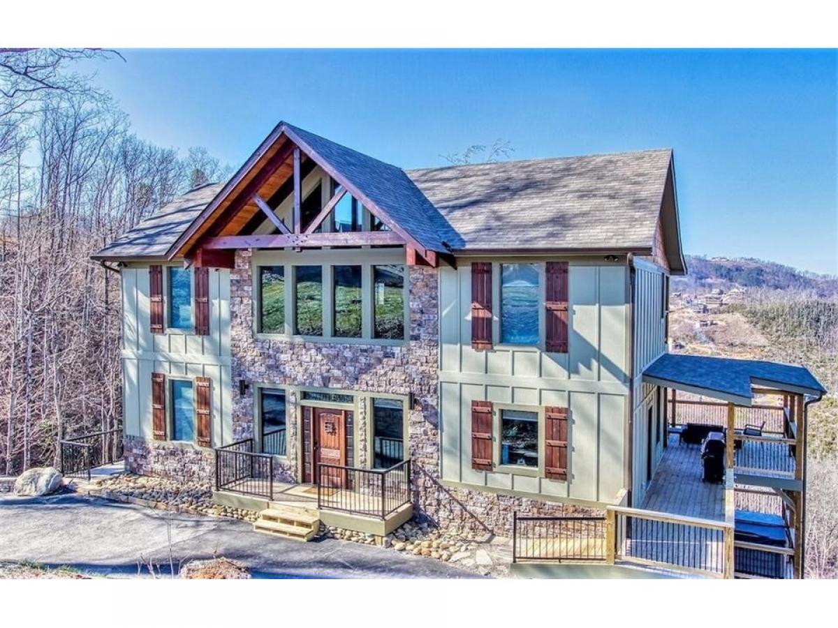 Picture of Home For Sale in Gatlinburg, Tennessee, United States