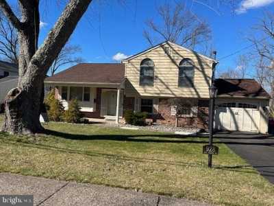 Home For Sale in Warminster, Pennsylvania