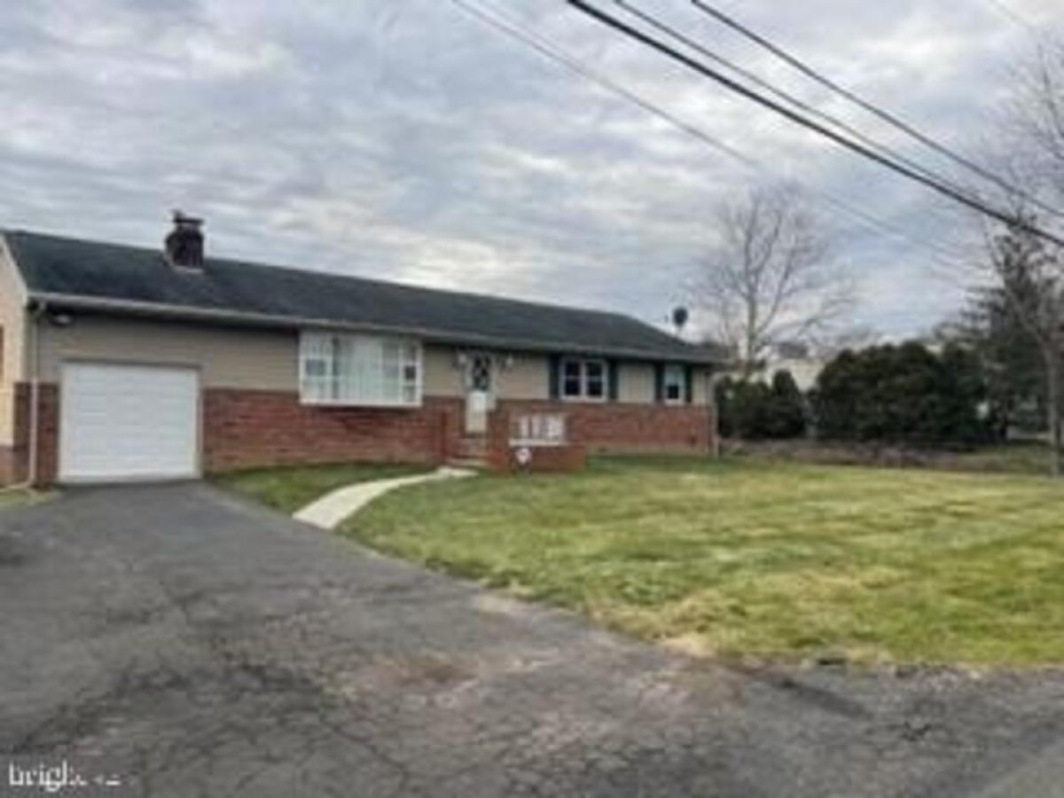 Picture of Home For Sale in Feasterville Trevose, Pennsylvania, United States