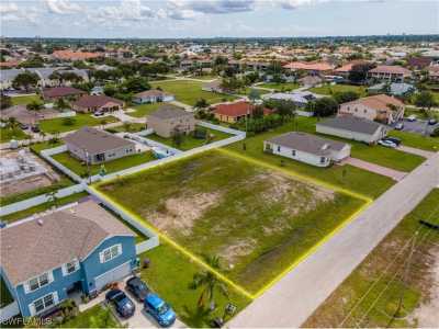 Home For Sale in Cape Coral, Florida
