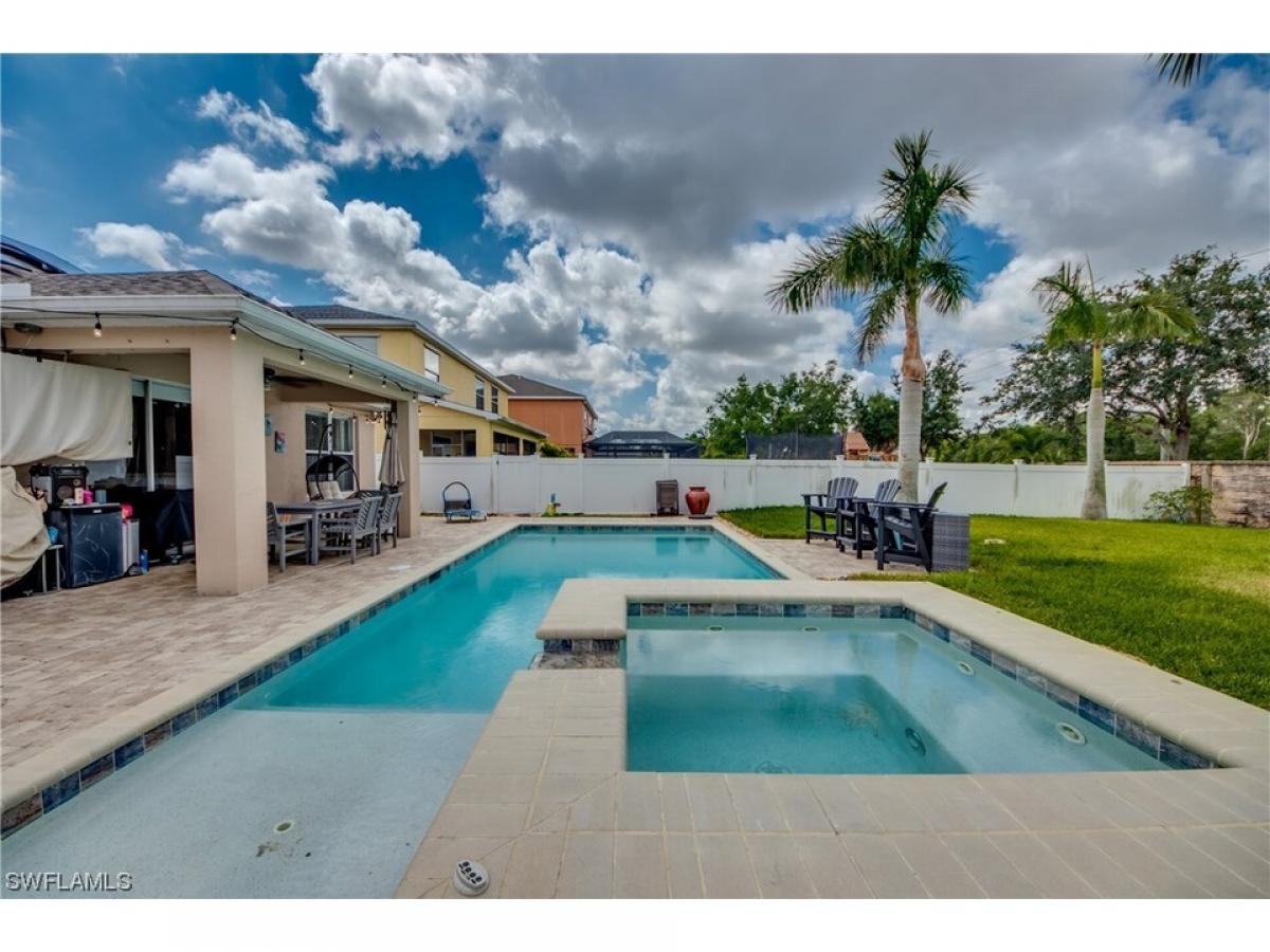 Picture of Home For Sale in Lehigh Acres, Florida, United States