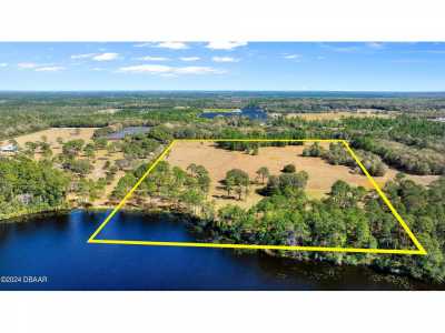 Home For Sale in Pierson, Florida