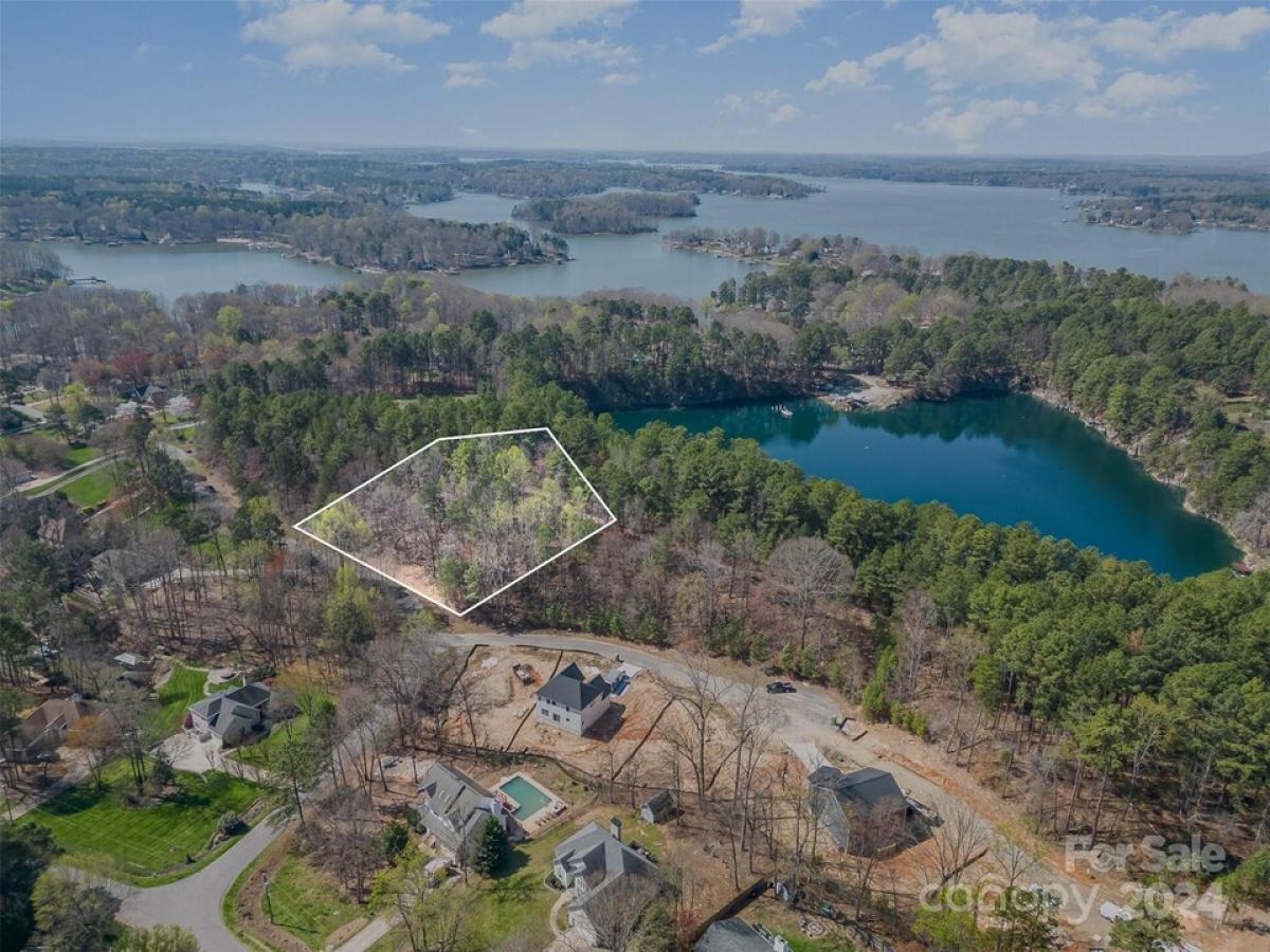 Picture of Home For Sale in Mooresville, North Carolina, United States