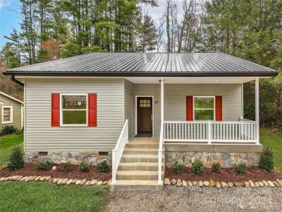 Home For Sale in Waynesville, North Carolina