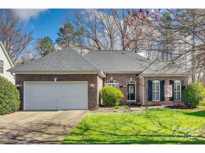 Home For Sale in Pineville, North Carolina
