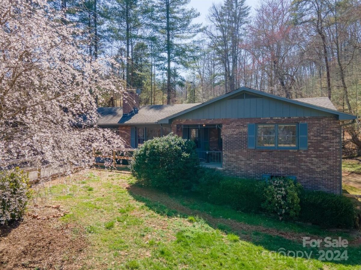Picture of Home For Sale in Franklin, North Carolina, United States
