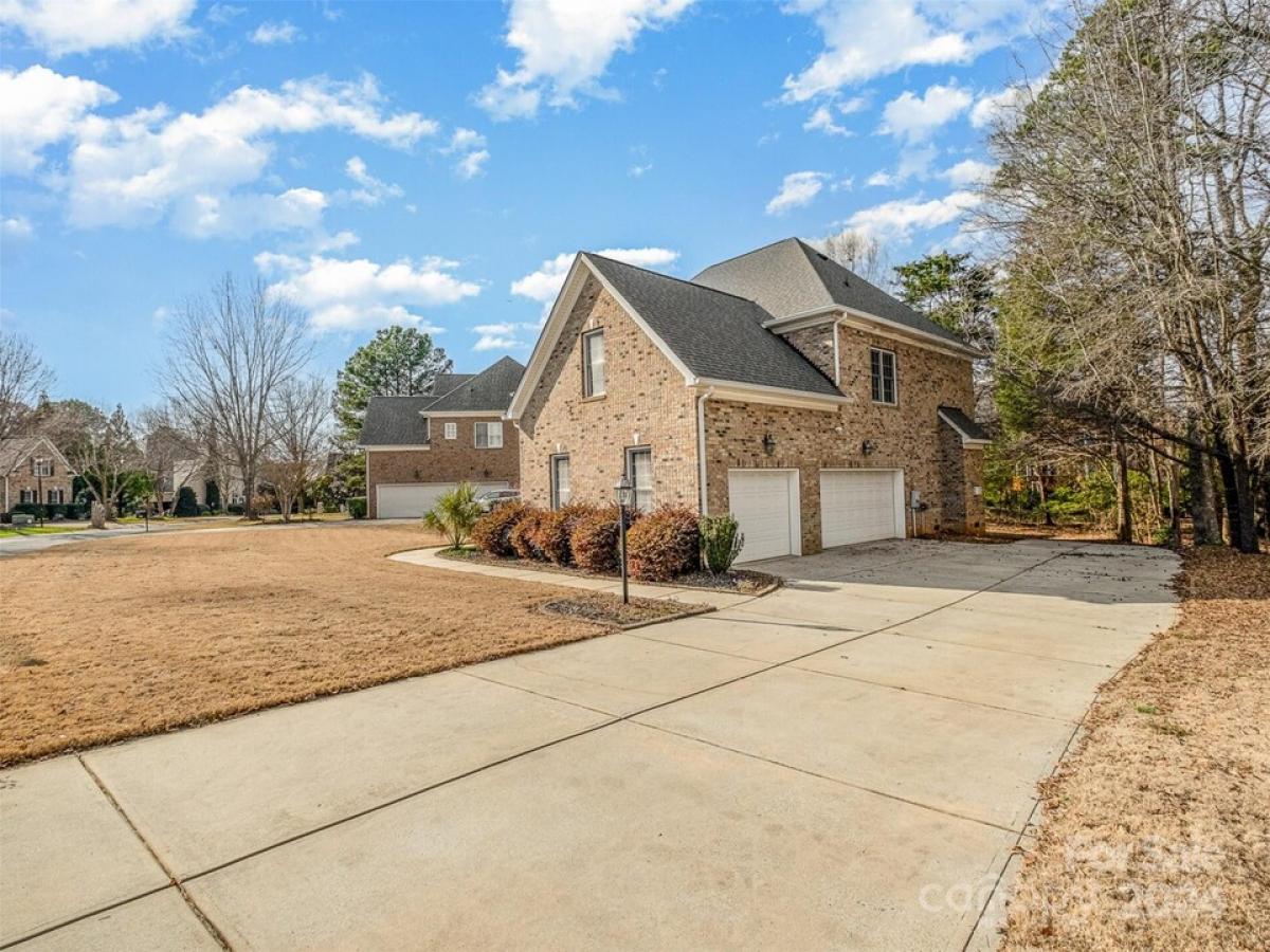 Picture of Home For Sale in Fort Mill, South Carolina, United States