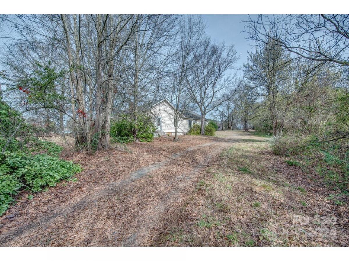 Picture of Home For Sale in Mount Holly, North Carolina, United States