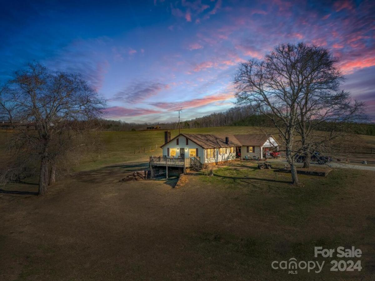 Picture of Home For Sale in Rutherfordton, North Carolina, United States