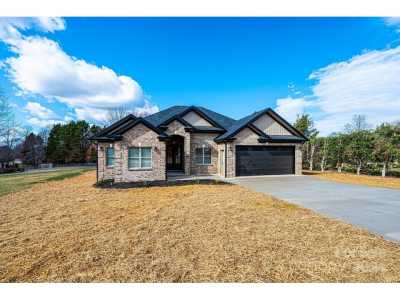 Home For Sale in Hickory, North Carolina