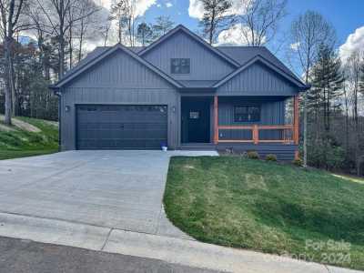 Home For Sale in Horse Shoe, North Carolina