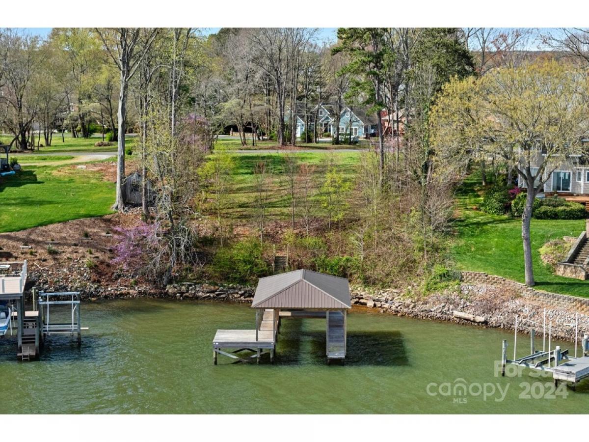 Picture of Home For Sale in Terrell, North Carolina, United States