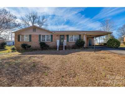 Home For Sale in Boiling Springs, South Carolina
