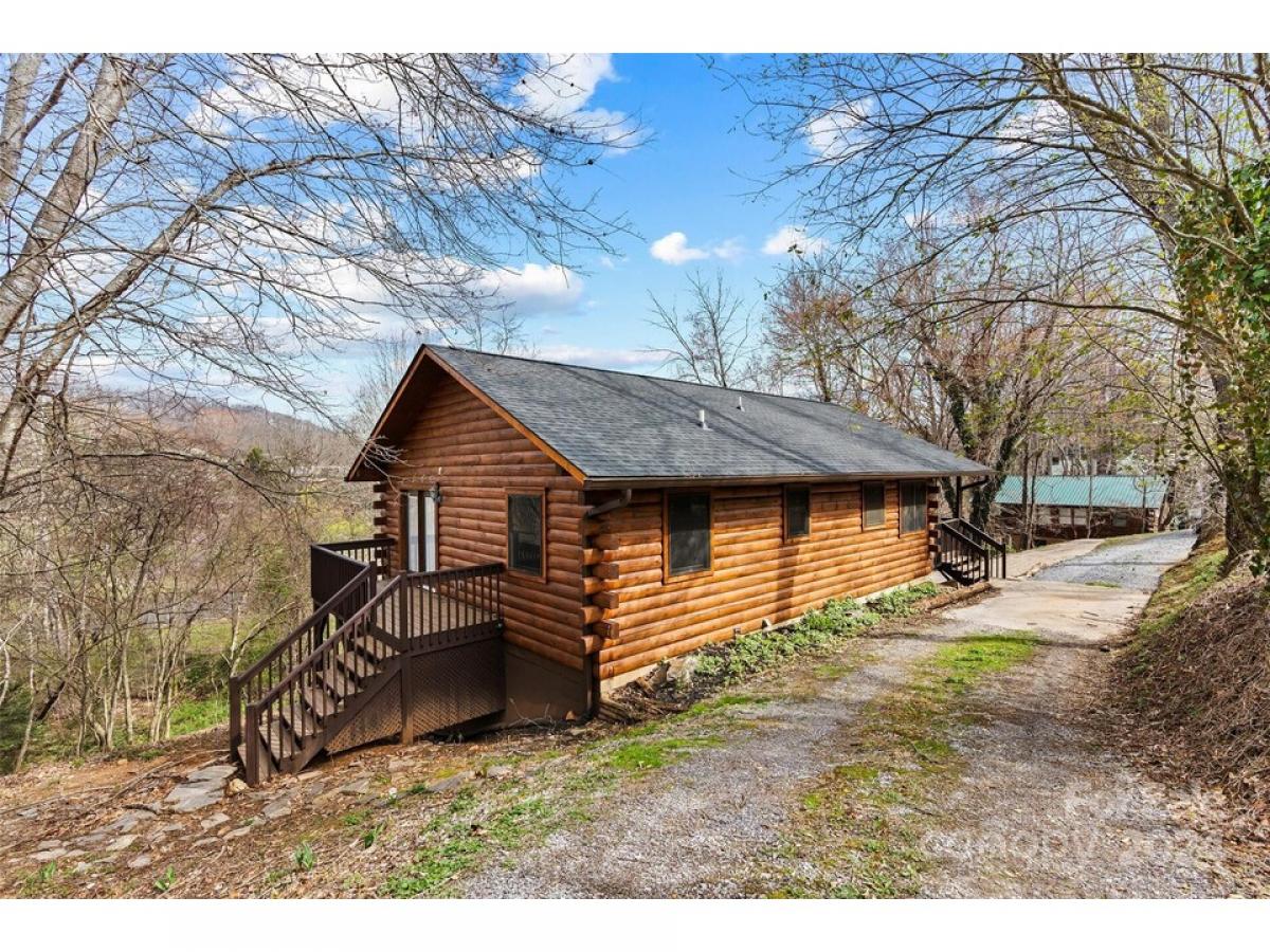 Picture of Home For Sale in Waynesville, North Carolina, United States