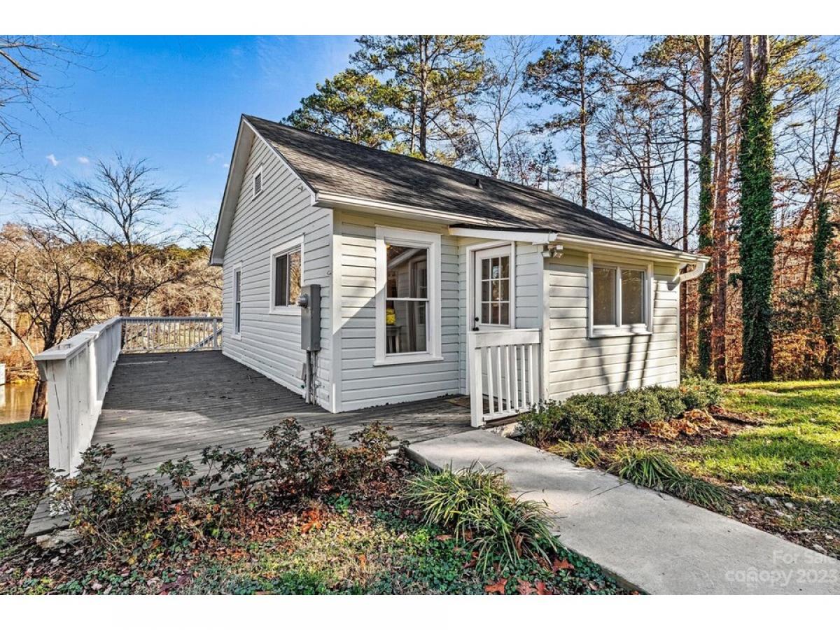 Picture of Home For Sale in Hickory, North Carolina, United States