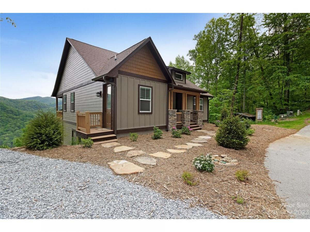 Picture of Home For Sale in Tuckasegee, North Carolina, United States