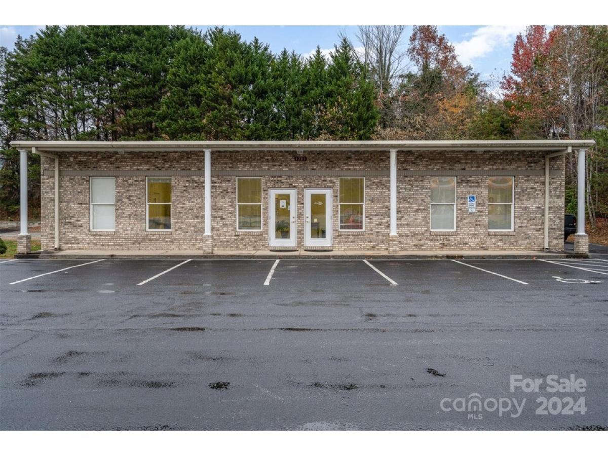 Picture of Commercial Building For Sale in Lenoir, North Carolina, United States