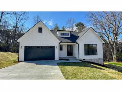 Home For Sale in Horse Shoe, North Carolina