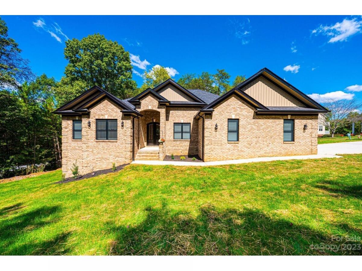 Picture of Home For Sale in Granite Falls, North Carolina, United States