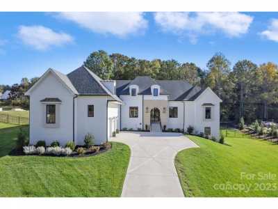 Home For Sale in Mooresville, North Carolina