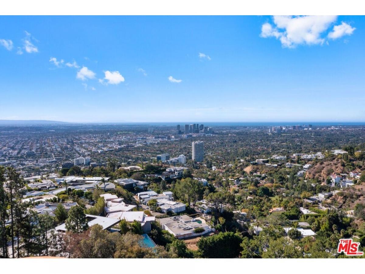 Picture of Home For Sale in Los Angeles, California, United States