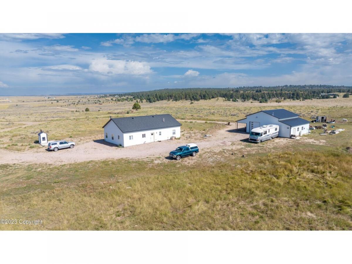 Picture of Home For Sale in Moorcroft, Wyoming, United States