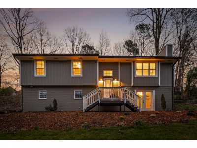 Home For Sale in Signal Mountain, Tennessee