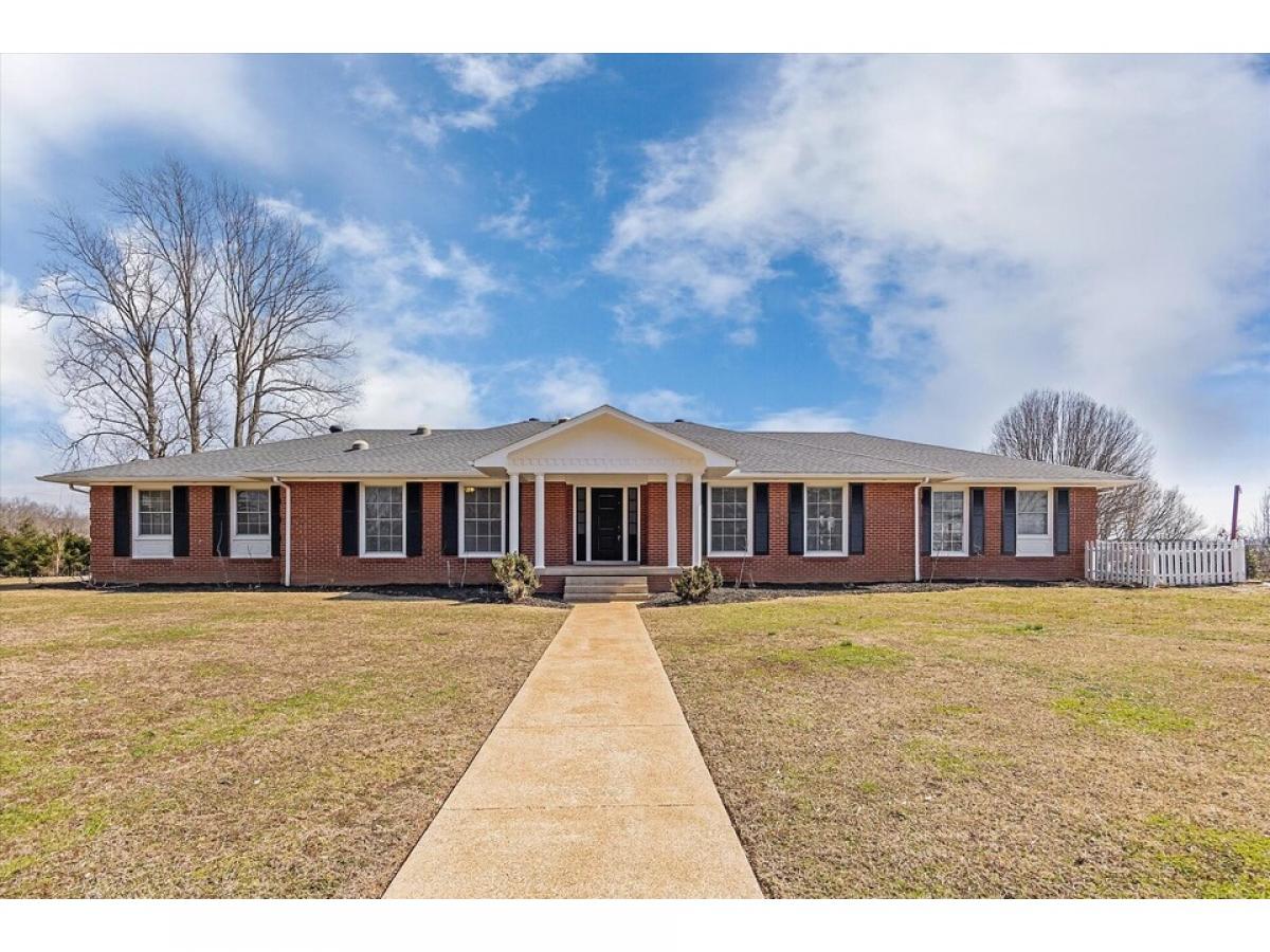 Picture of Home For Sale in Pulaski, Tennessee, United States