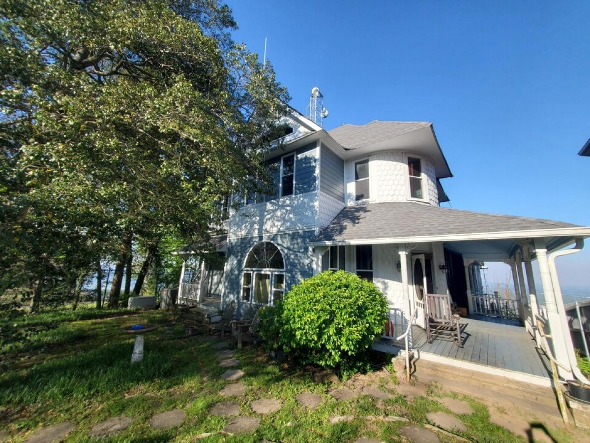 Picture of Home For Sale in Lookout Mountain, Tennessee, United States