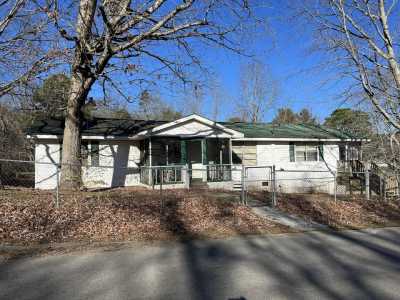 Home For Sale in Trenton, Georgia