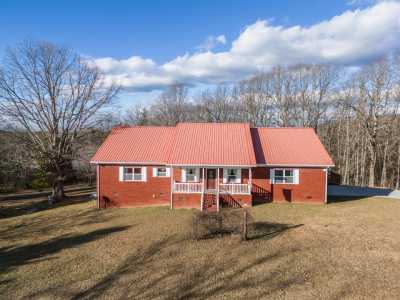 Home For Sale in Pikeville, Tennessee