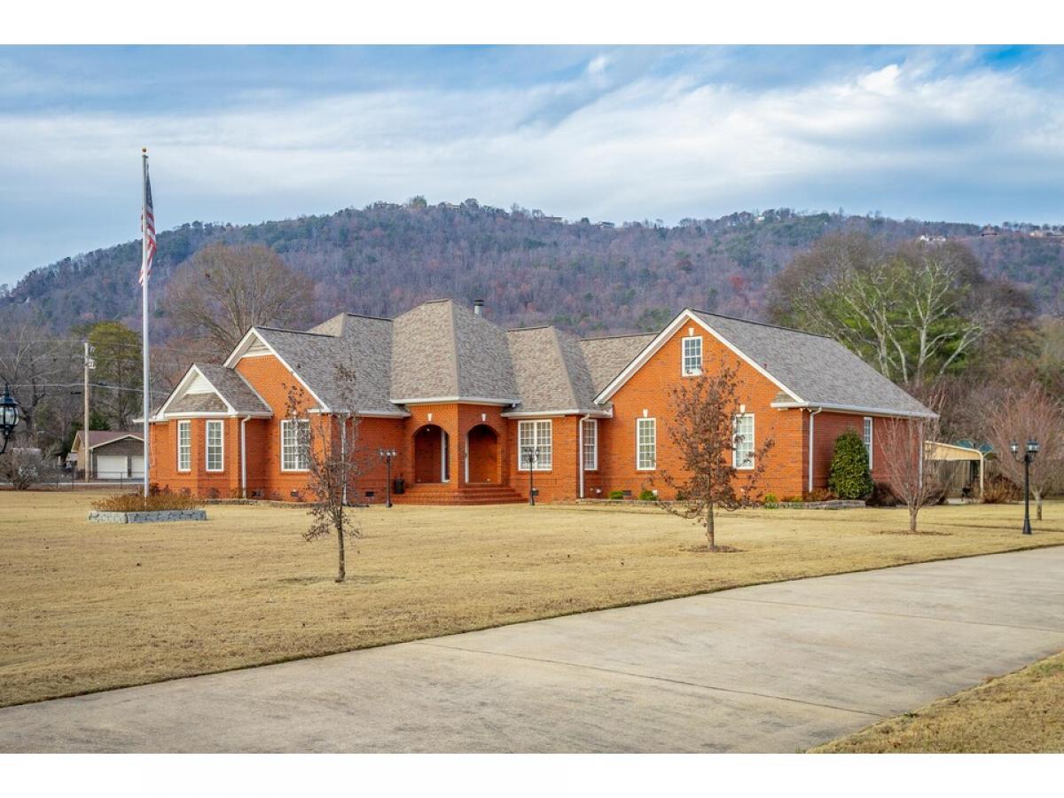 Picture of Home For Sale in Soddy Daisy, Tennessee, United States
