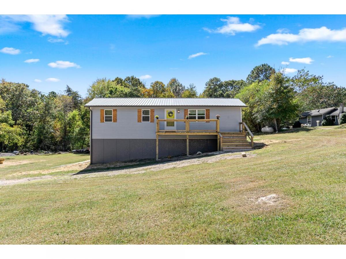 Picture of Home For Sale in Chickamauga, Georgia, United States