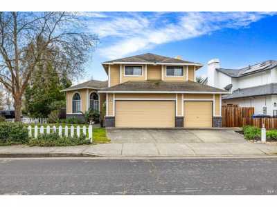 Home For Sale in Windsor, California