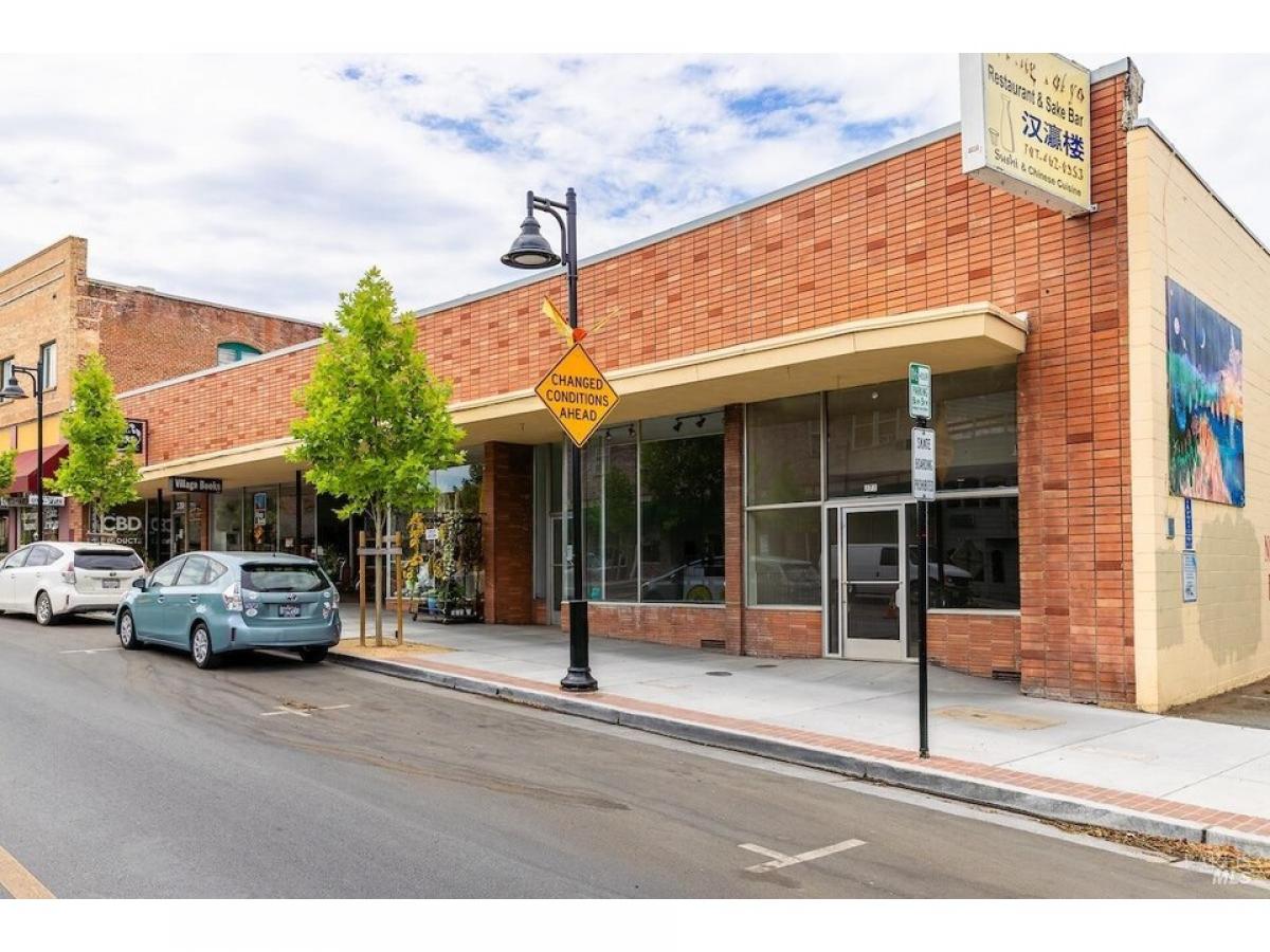 Picture of Commercial Building For Sale in Ukiah, California, United States