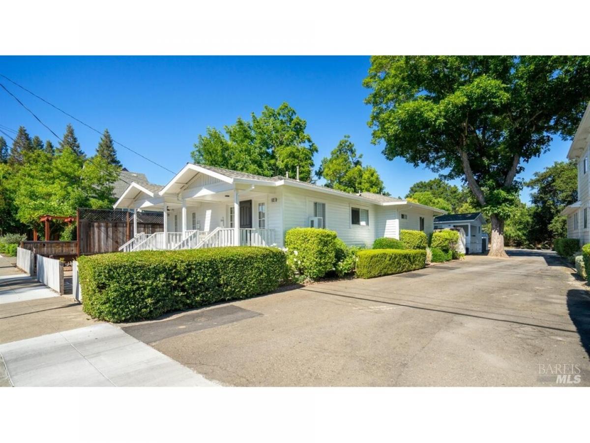 Picture of Home For Sale in Healdsburg, California, United States
