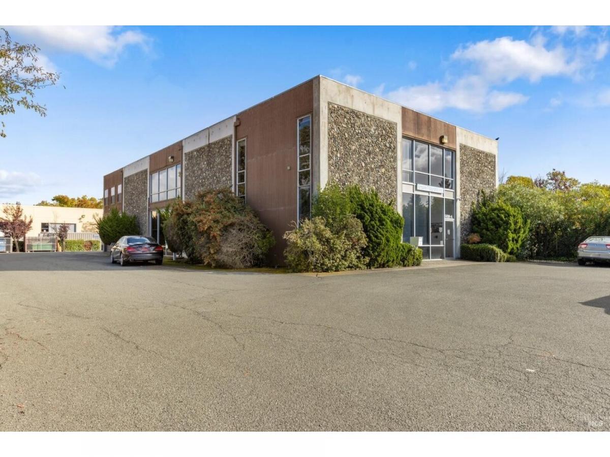 Picture of Commercial Building For Sale in Rohnert Park, California, United States