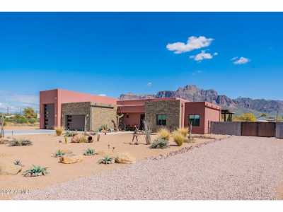 Home For Sale in Apache Junction, Arizona