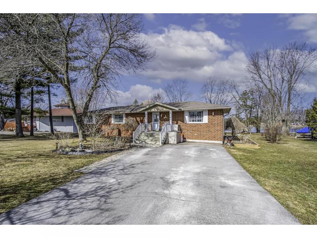 Picture of Home For Sale in Ennismore, Ontario, Canada