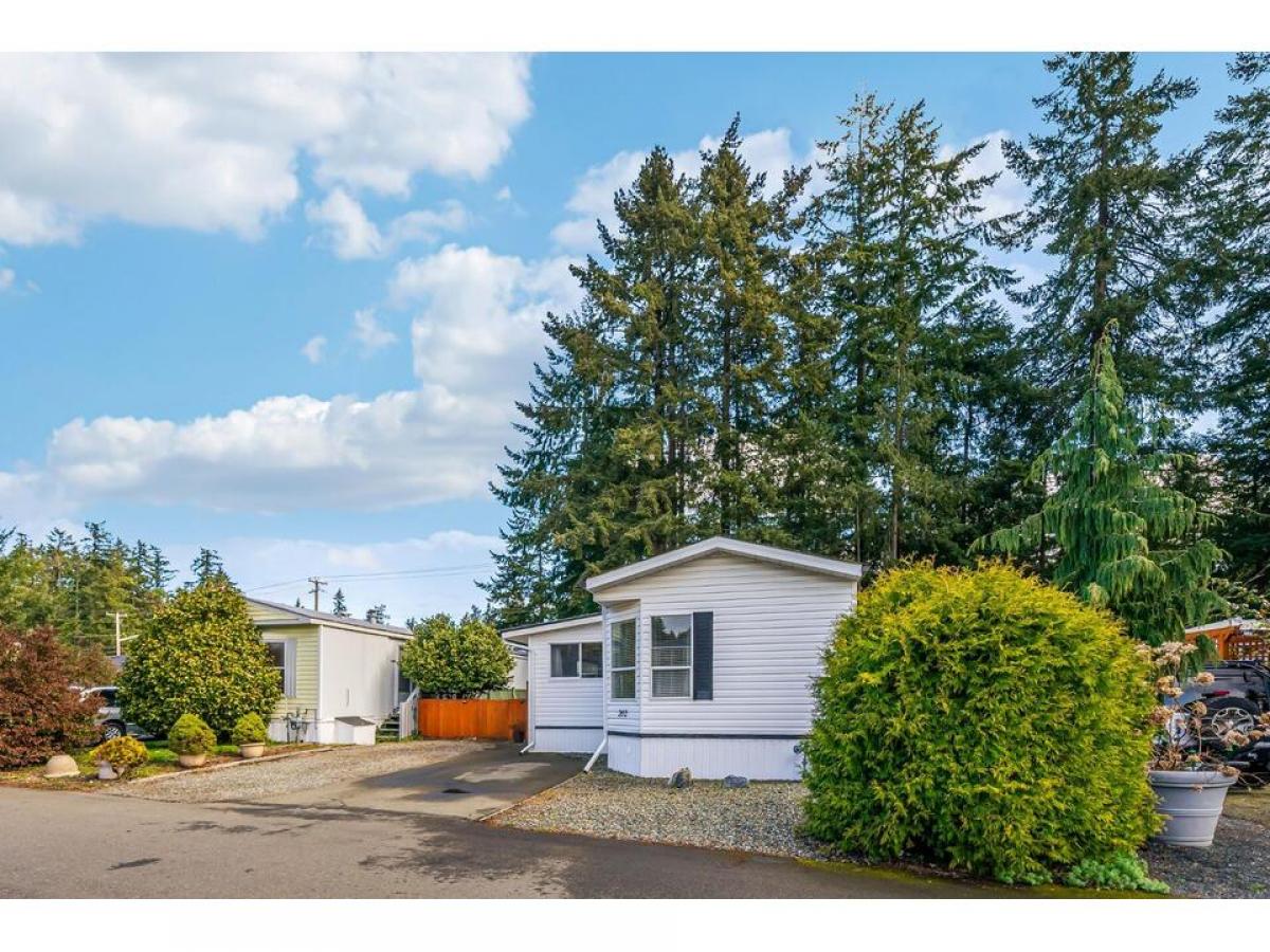 Picture of Mobile Home For Sale in Nanoose Bay, British Columbia, Canada