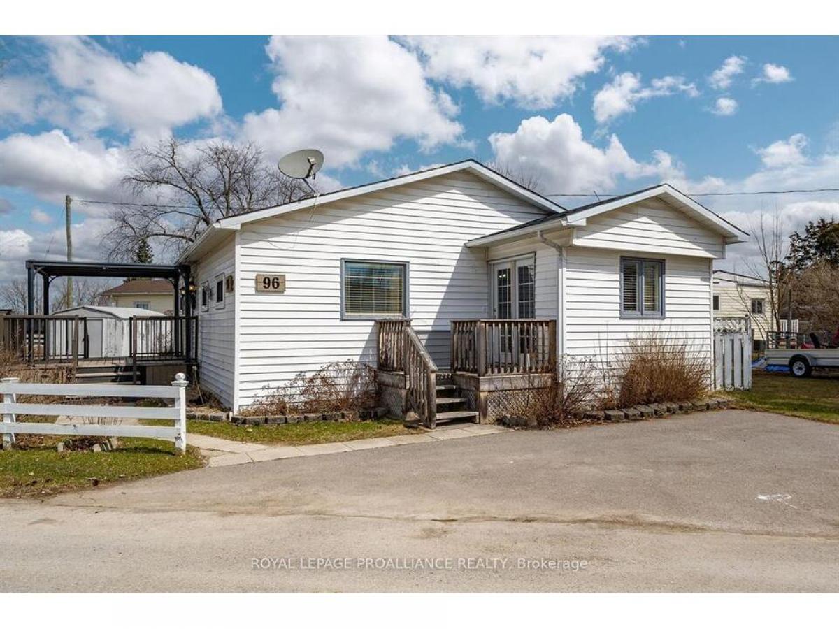 Picture of Home For Sale in Quinte West, Ontario, Canada
