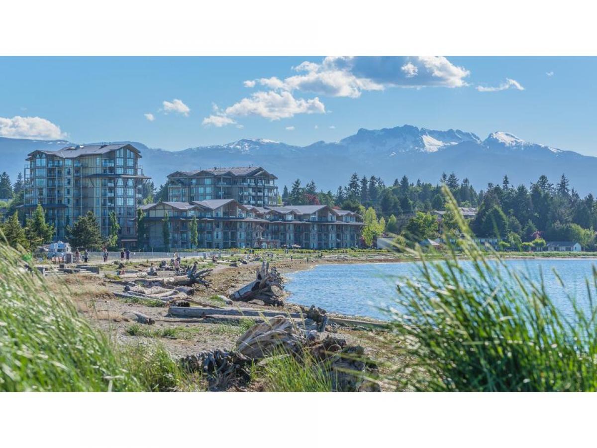 Picture of Home For Sale in Parksville, British Columbia, Canada