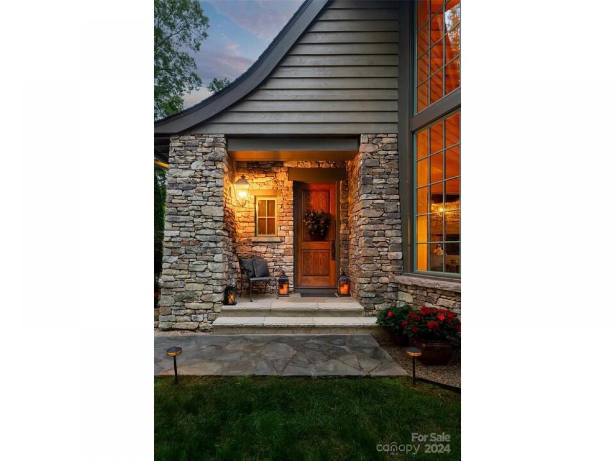 Picture of Home For Sale in Asheville, North Carolina, United States