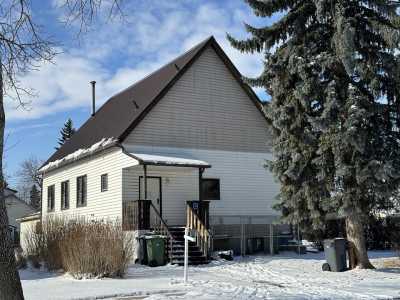 Multi-Family Home For Sale in Ponoka, Canada