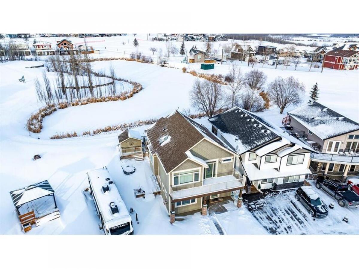Picture of Home For Sale in Penhold, Alberta, Canada