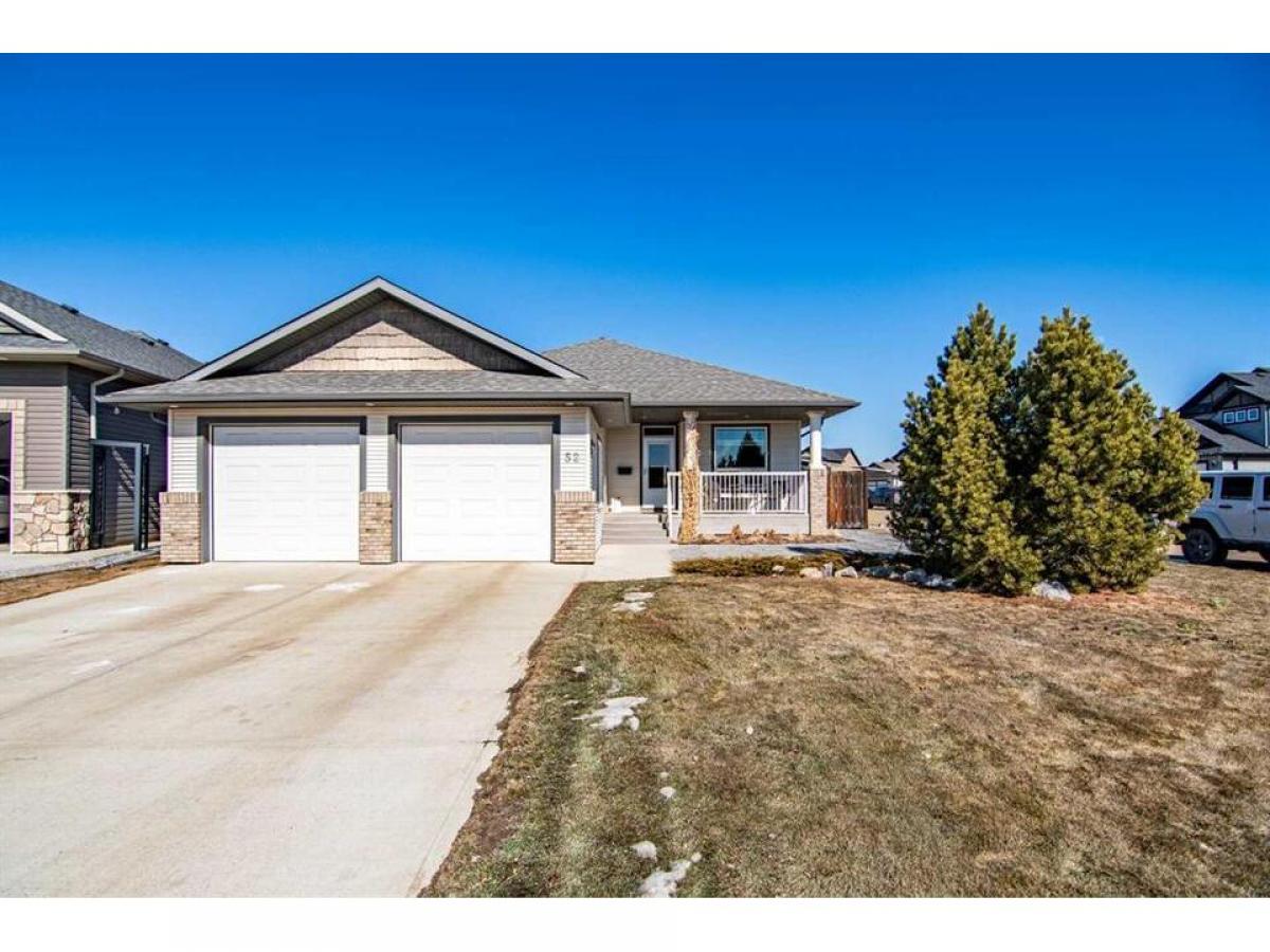 Picture of Home For Sale in Lacombe, Alberta, Canada